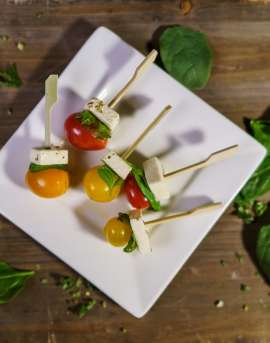 Cold Buffet Tomato Cheese Skewer